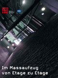 Im Massaufzug von Etage zu Etage